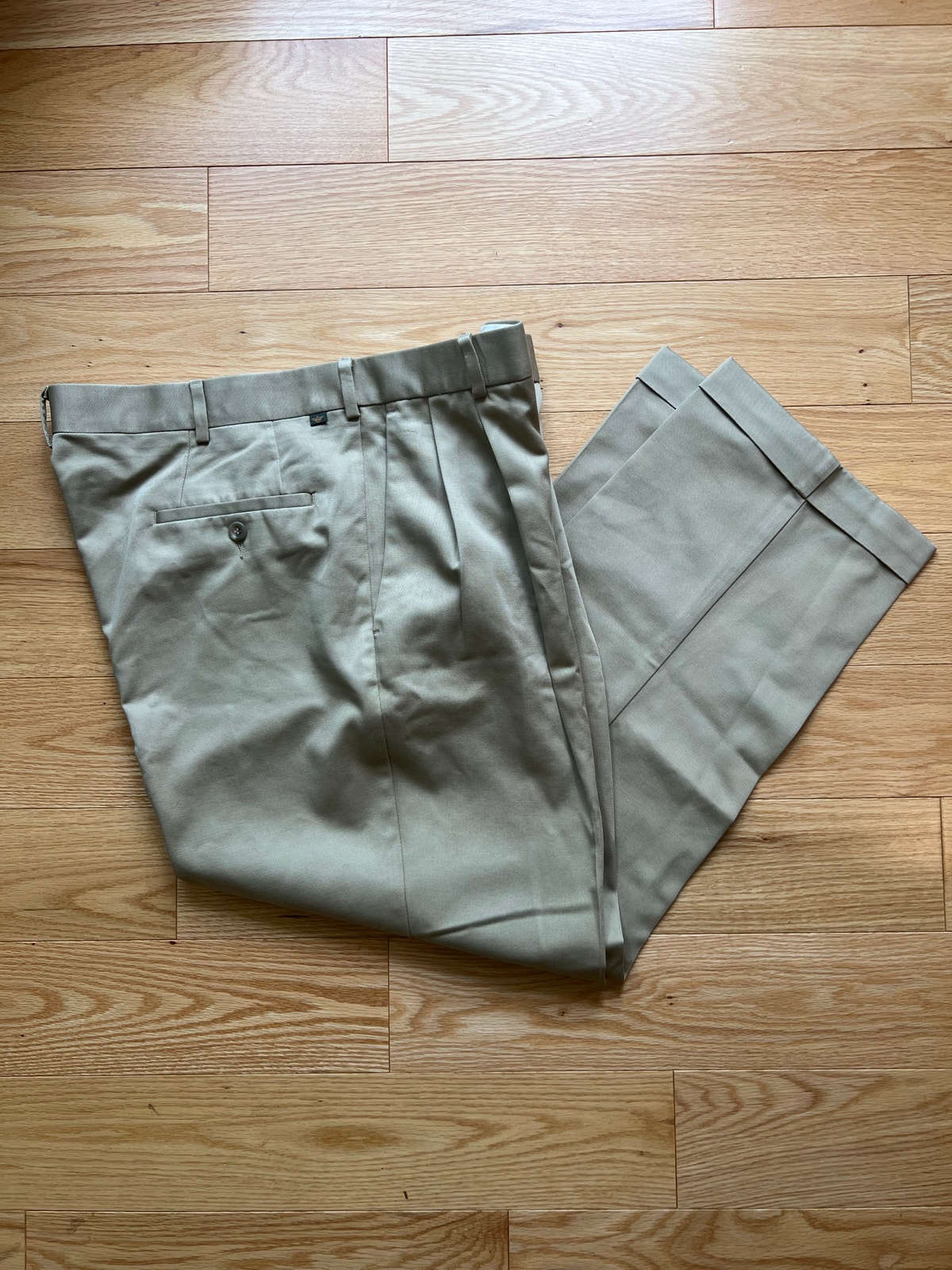 Docker's Premium Pleated Relaxed Fit Casual Khaki Pants Never Iron Size 36x29 Jl